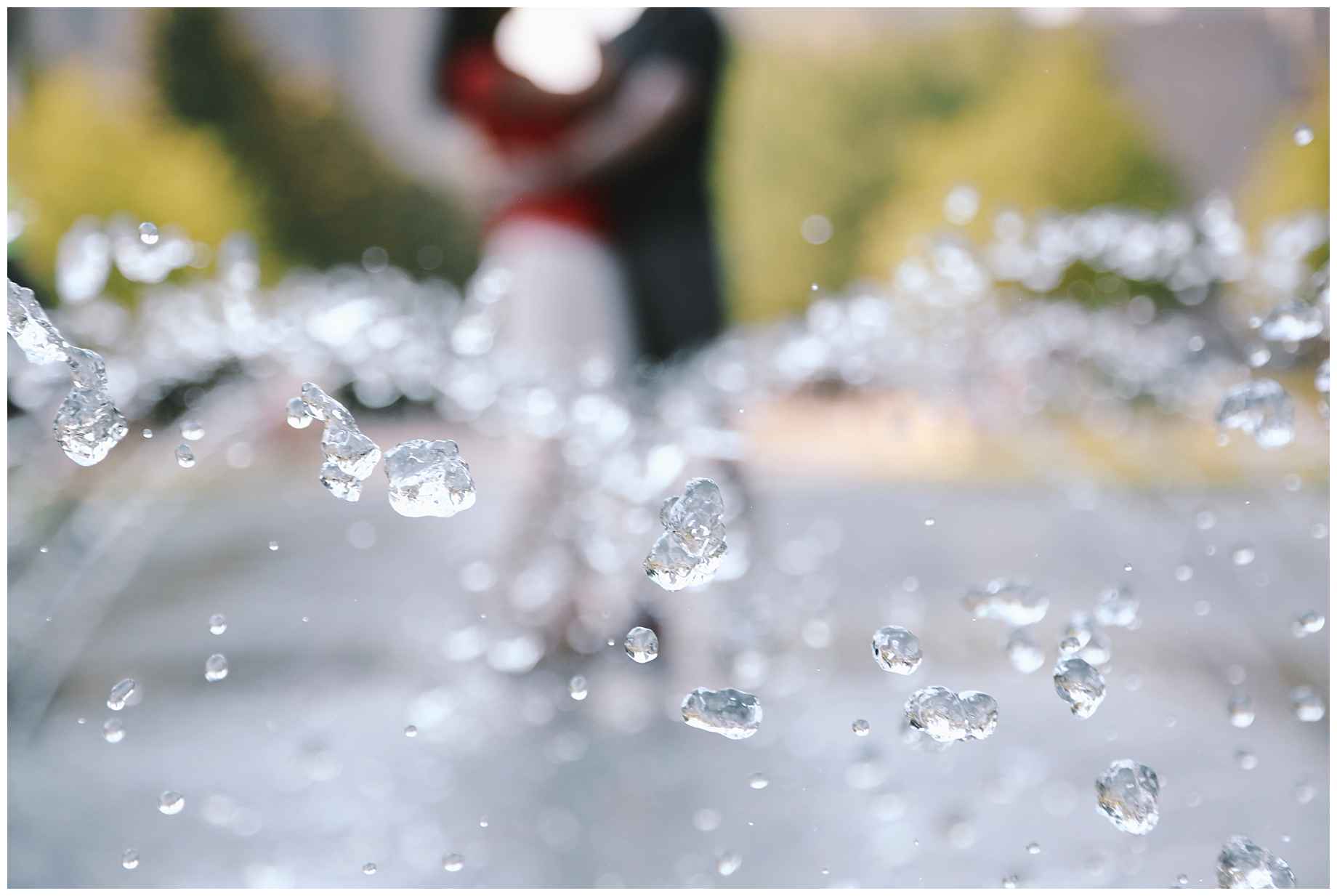 klyde-warren-park-engagement-photos-03