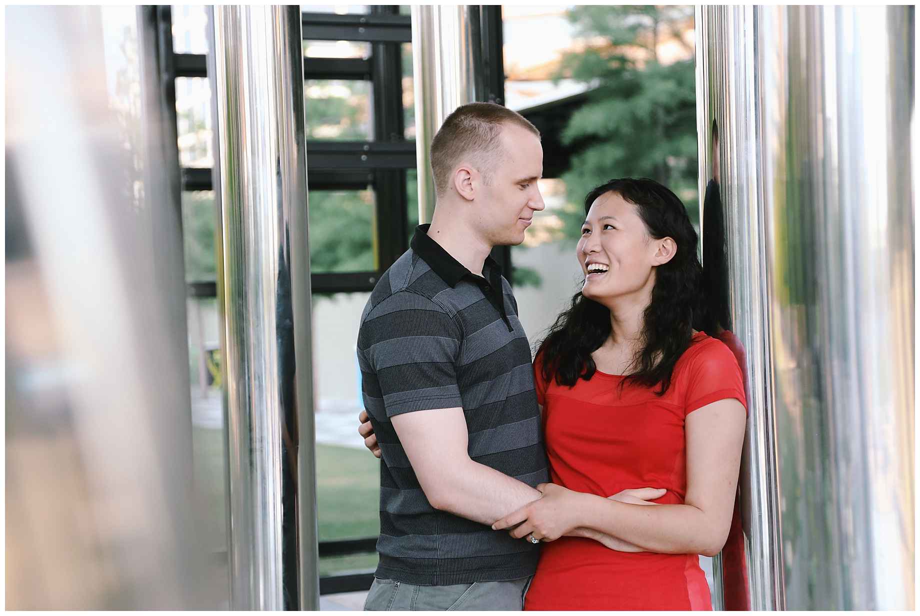 klyde-warren-park-engagement-photos-05