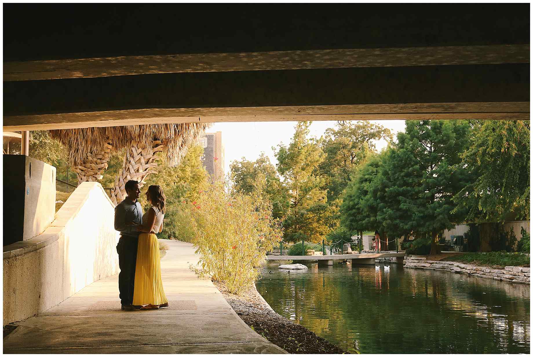 san-antonio-riverwalk-engagement-photography-01